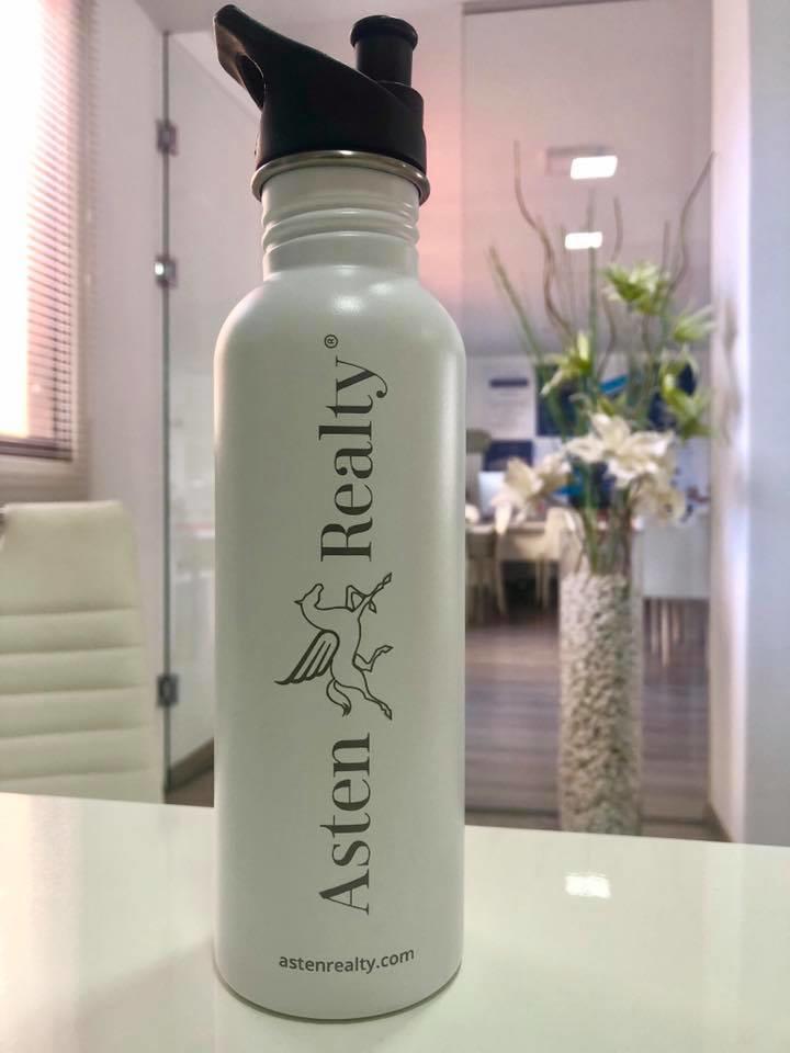 Our corporate stainless steel bottle, reducing the use of plastic