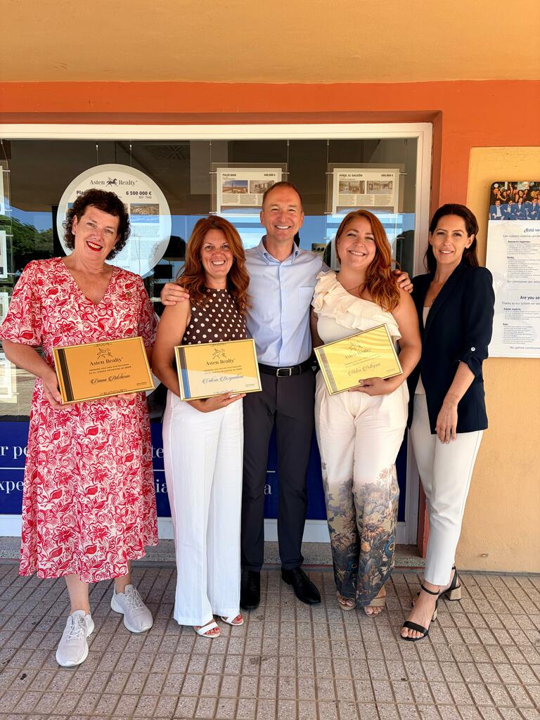 Third quarter leaders and Dominika's first sale!