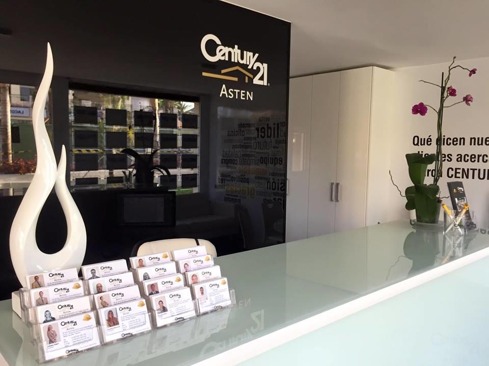 Новый имидж офиса Century21 Asten 