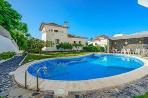 8 Bedroom Villa - Santa Cruz (3)