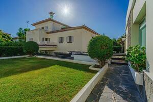 8 Bedroom Villa - Santa Cruz (1)