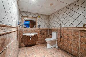 Business - Puerto de Santiago (1)