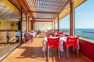 Business - Puerto de Santiago (2)