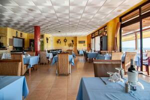 Business - Puerto de Santiago (1)