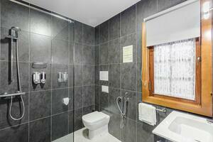 9 Bedroom Hotel - La Laguna (0)