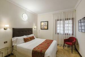 9 Bedroom Hotel - La Laguna (1)