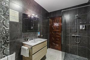 9 Bedroom Hotel - La Laguna (0)