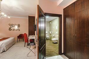 9 Bedroom Hotel - La Laguna (3)