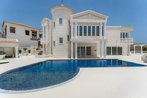 6 Bedroom Villa -  La Caleta (2)