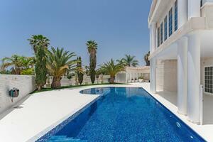 6 Bedroom Villa -  La Caleta (0)