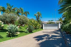 6 Bedroom Villa -  La Caleta (2)