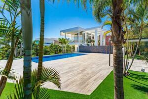 6 Bedroom Villa -  La Caleta (0)