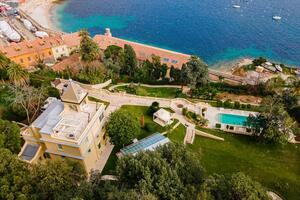 Seafront 7 Bedroom Villa - International (2)