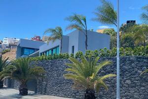 Seafront Luxury 4 Bedroom Villa - Santa Cruz (3)
