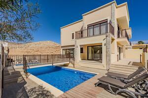 6 Bedroom Villa - El Médano — photo 2 of 26