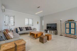 9 Bedroom Villa - Arona (0)