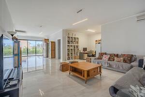 9 Bedroom Villa - Arona (1)