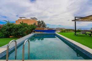 9 Bedroom Villa - Arona (0)