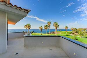 Seafront 5 Bedroom Villa - Amarilla Golf (1)