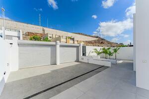 Seafront Luxury 3 Bedroom Villa - Santa Cruz (2)