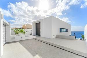 Seafront Luxury 3 Bedroom Villa - Santa Cruz (3)