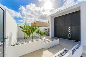 Seafront Luxury 3 Bedroom Villa - Santa Cruz (0)