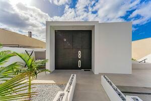 Seafront Luxury 3 Bedroom Villa - Santa Cruz (1)