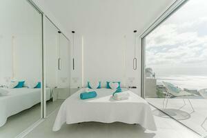 Seafront Luxury 3 Bedroom Villa - Santa Cruz (0)