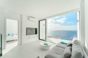 Seafront Luxury 3 Bedroom Villa - Santa Cruz (2)