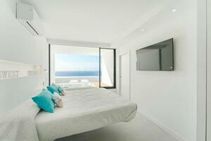 Seafront Luxury 3 Bedroom Villa - Santa Cruz (0)