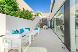 Seafront Luxury 3 Bedroom Villa - Santa Cruz (2)