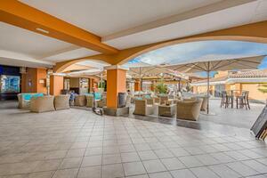 Business -  La Caleta (1)