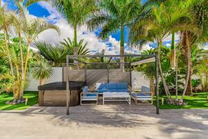 6 Bedroom Villa -  La Caleta (1)