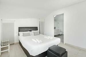 6 Bedroom Villa - San Eugenio Alto (3)