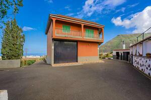 4 Bedroom House - Tejina (3)