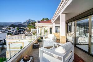 Luxury 4 Bedroom Villa - San Eugenio Alto (2)