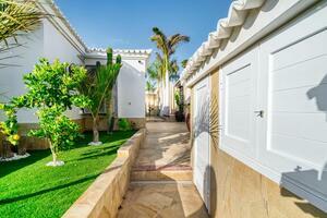 Luxury 4 Bedroom Villa - San Eugenio Alto (2)