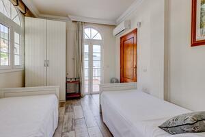 4 Bedroom Villa - El Madroñal — photo 10 of 47