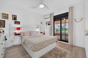 1 Bedroom Apartment - Bahía del Duque - Bellamar 1 — photo 14 of 16