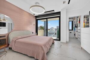 4 Bedroom Villa - El Madroñal — photo 23 of 40