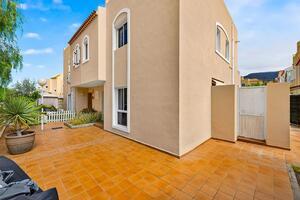 4 Bedroom Townhouse - El Madroñal — photo 3 of 40