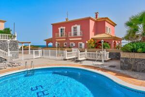 Seafront 3 Bedroom Townhouse - El Médano - Las Dunas — photo 2 of 49