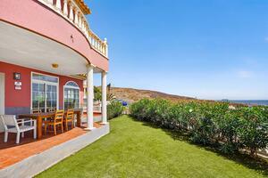 Seafront 3 Bedroom Townhouse - El Médano - Las Dunas — photo 9 of 49