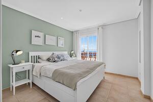 Seafront 3 Bedroom Townhouse - El Médano - Las Dunas — photo 28 of 49