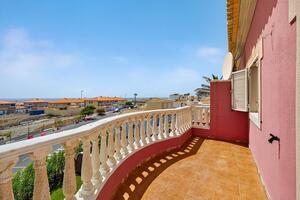 Seafront 3 Bedroom Townhouse - El Médano - Las Dunas — photo 30 of 49