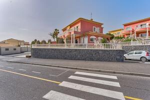 Seafront 3 Bedroom Townhouse - El Médano - Las Dunas — photo 45 of 49