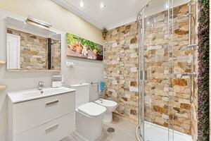 1 Bedroom Apartment - Los Cristianos - Comodoro — photo 15 of 16
