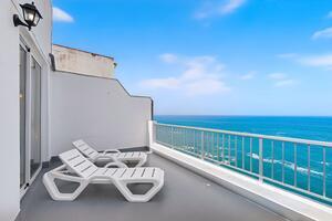 Seafront 4 Bedroom Penthouse - Puerto de la Cruz — photo 3 of 26