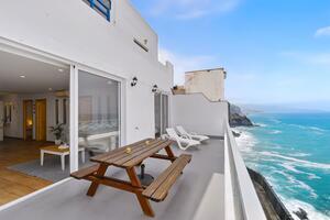 Seafront 4 Bedroom Penthouse - Puerto de la Cruz — photo 5 of 26
