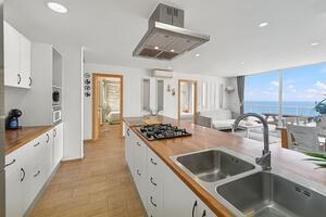 Seafront 4 Bedroom Penthouse - Puerto de la Cruz — photo 10 of 26